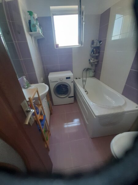 O camera in apartament curat, mobilat, linistit, statia metrou D. Leonida