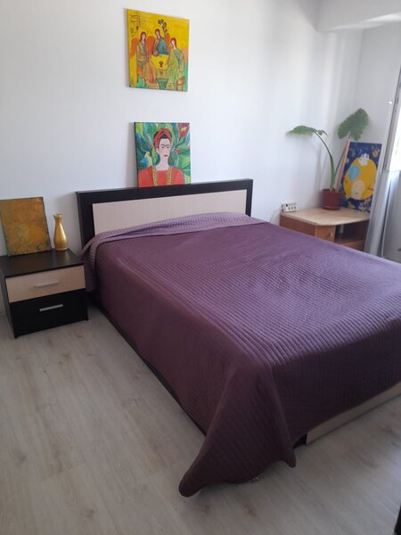 O camera in apartament curat, mobilat, linistit, statia metrou D. Leonida