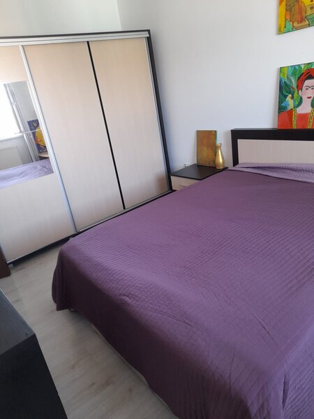 O camera in apartament curat, mobilat, linistit, statia metrou D. Leonida